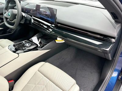 2026 BMW 5 Series — photo 24 view