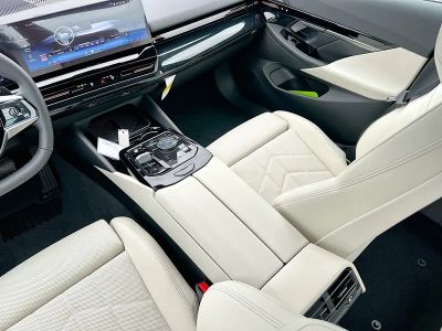 2026 BMW 5 Series — photo 18 view