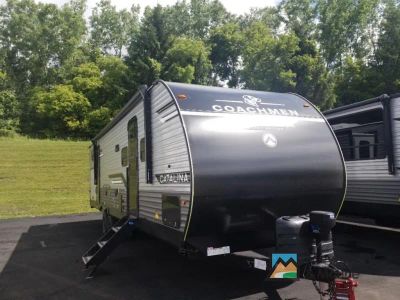 2027 Coachmen RV Catalina Legacy Edition 323BHDSCK — front three-quarter view