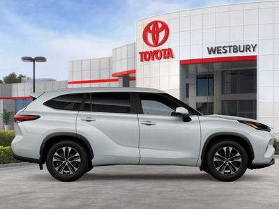 2026 Toyota Highlander Hybrid — photo 12 view