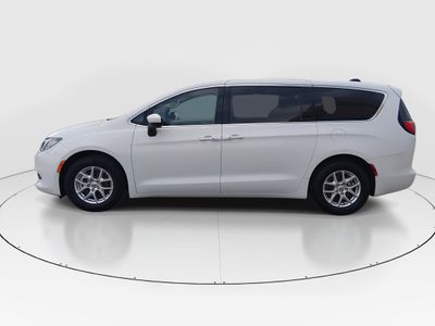 2023 Chrysler Voyager - Photo 4