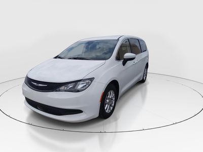 2023 Chrysler Voyager - Photo 3