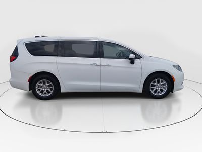 2023 Chrysler Voyager - Photo 8
