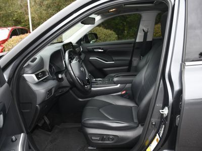 2020 Toyota Highlander - Photo 8