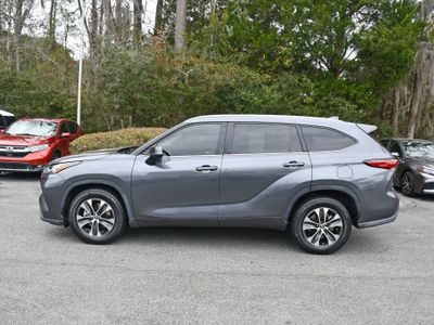 2020 Toyota Highlander - Photo 2