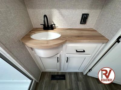 2024 Roamer Light Duty 244RLS - Photo 24