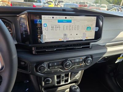 2025 Jeep Wrangler — photo 21 view