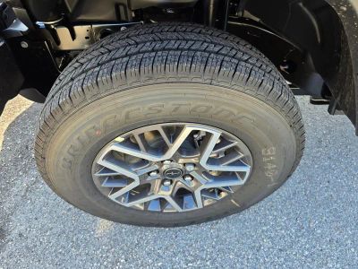 2025 Jeep Wrangler — photo 11 view