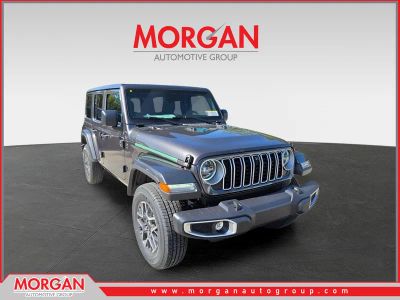 2025 Jeep Wrangler Sahara in Granite Crystal Metallic Clearcoat — front three-quarter view