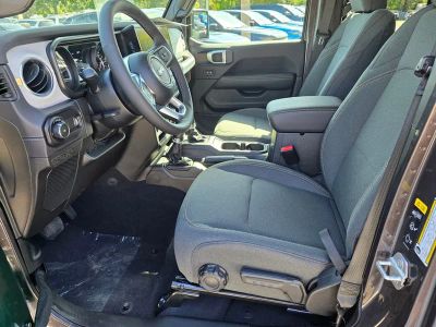 2025 Jeep Wrangler — photo 16 view
