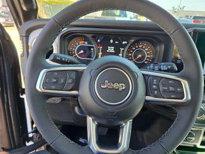 2025 Jeep Wrangler — photo 17 view