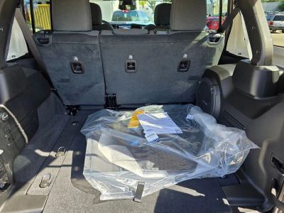2025 Jeep Wrangler — photo 37 view