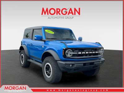2023 Ford Bronco Outer Banks in Blue — front three-quarter view