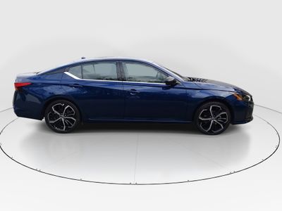 2024 Nissan Altima — photo 8 view