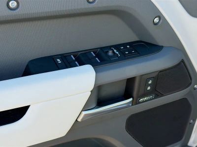 2026 Land Rover Defender 110 — photo 22 view