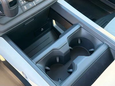 2026 Land Rover Defender 110 — photo 28 view