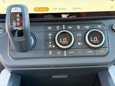 2026 Land Rover Defender 110 — photo 34 view