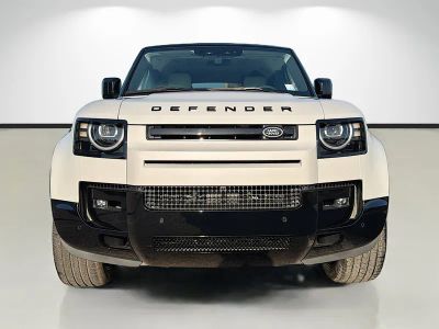 2026 Land Rover Defender 110 — photo 8 view