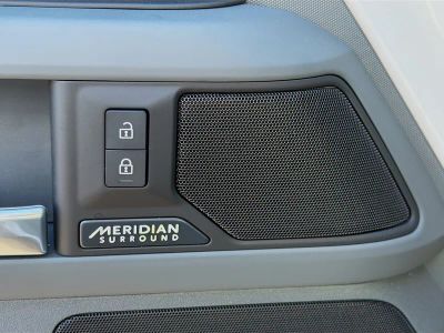2026 Land Rover Defender 110 — photo 23 view
