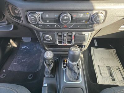 2026 Jeep Wrangler — photo 15 view