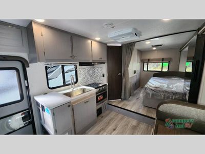 2025 Coachmen RV Freelander - Photo 31