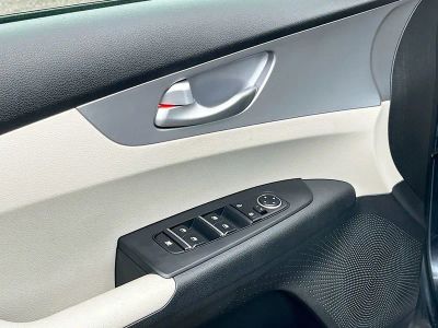 2023 Kia Forte — photo 17 view