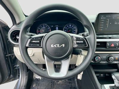 2023 Kia Forte — photo 11 view