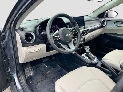 2023 Kia Forte — photo 9 view