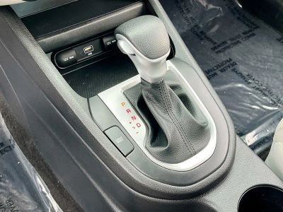 2023 Kia Forte — photo 16 view