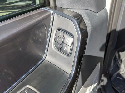 2025 Ford F-150 Lightning — photo 19 view