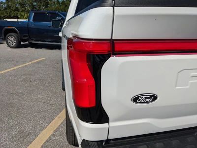 2025 Ford F-150 Lightning — photo 11 view