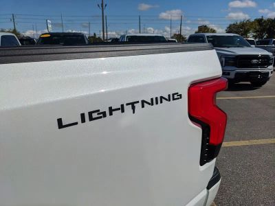 2025 Ford F-150 Lightning — photo 10 view