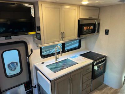 2027 Thor Motor Coach MAGNITUDE GRAND — photo 10 view