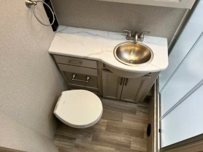 2027 Thor Motor Coach MAGNITUDE GRAND — photo 17 view