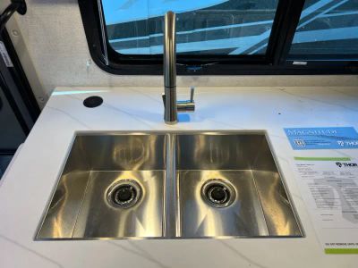 2027 Thor Motor Coach MAGNITUDE GRAND — photo 12 view