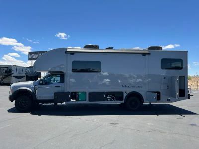 2027 Thor Motor Coach MAGNITUDE GRAND — photo 30 view