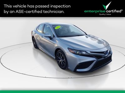 2024 Toyota Camry SE Auto — front three-quarter view