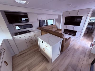 2026 Brinkley MODEL I - Photo 11