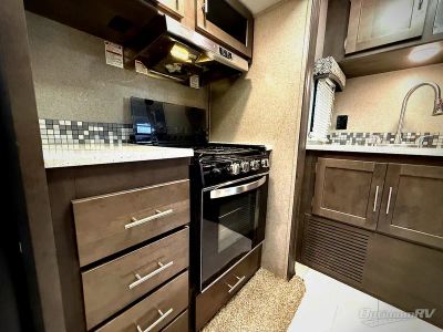 2020 Forest River Flagstaff Super Lite — photo 16 view