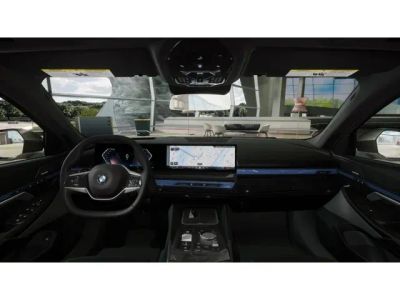 2027 BMW 5 Series — photo 10 view