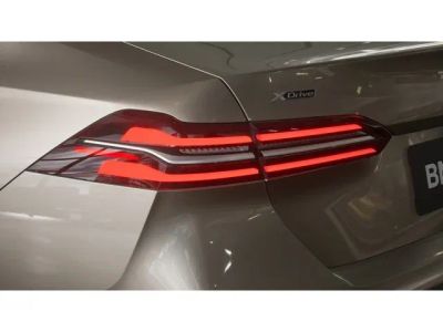 2027 BMW 5 Series — photo 8 view