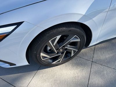 2025 Hyundai Elantra Hybrid — photo 9 view