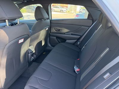 2025 Hyundai Elantra Hybrid — photo 12 view