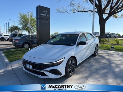 2025 Hyundai Elantra Hybrid 494B2FBS — front three-quarter view