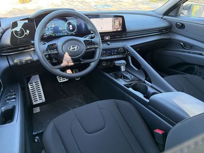 2025 Hyundai Elantra Hybrid — photo 13 view