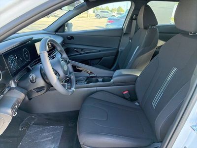 2025 Hyundai Elantra Hybrid — photo 15 view