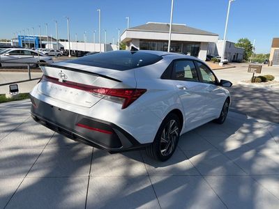 2025 Hyundai Elantra Hybrid — detail view