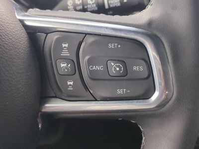 2025 Jeep Wrangler — photo 27 view