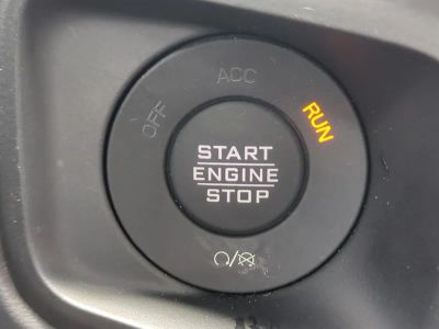 2025 Jeep Wrangler — photo 30 view