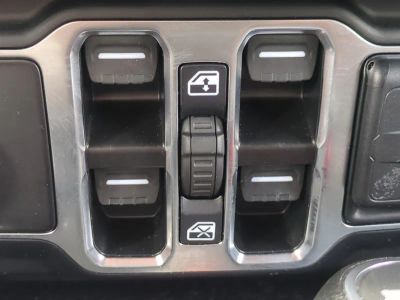 2025 Jeep Wrangler — photo 25 view
